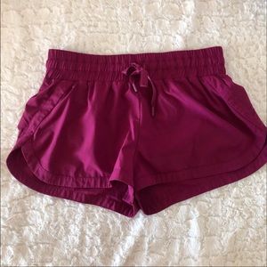 Lorna Jane Zippy Run Shorts XS berry